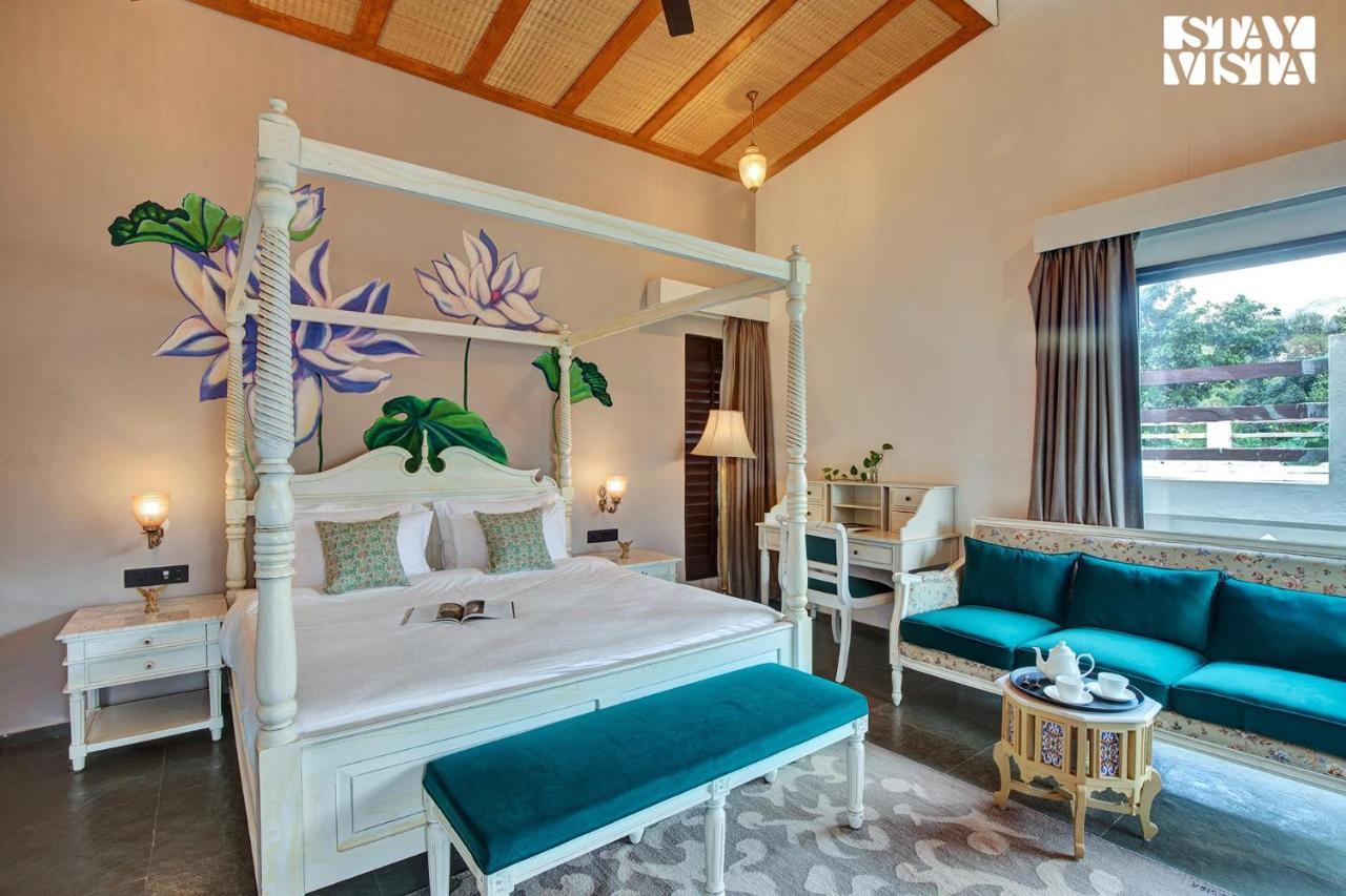 Stayvista'S The Earthen Boutique - City Escape With Spacious Pool, Terrace, Lawn & Indoor-Outdoor Games Udaipur Exterior photo