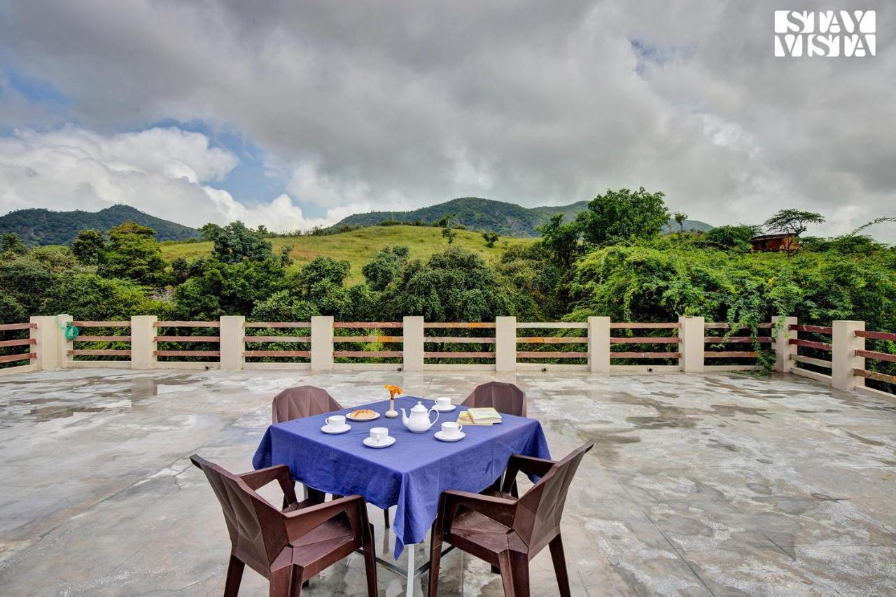 Stayvista'S The Earthen Boutique - City Escape With Spacious Pool, Terrace, Lawn & Indoor-Outdoor Games Udaipur Exterior photo